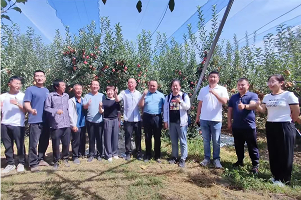 专家进园培训 果农学技增收